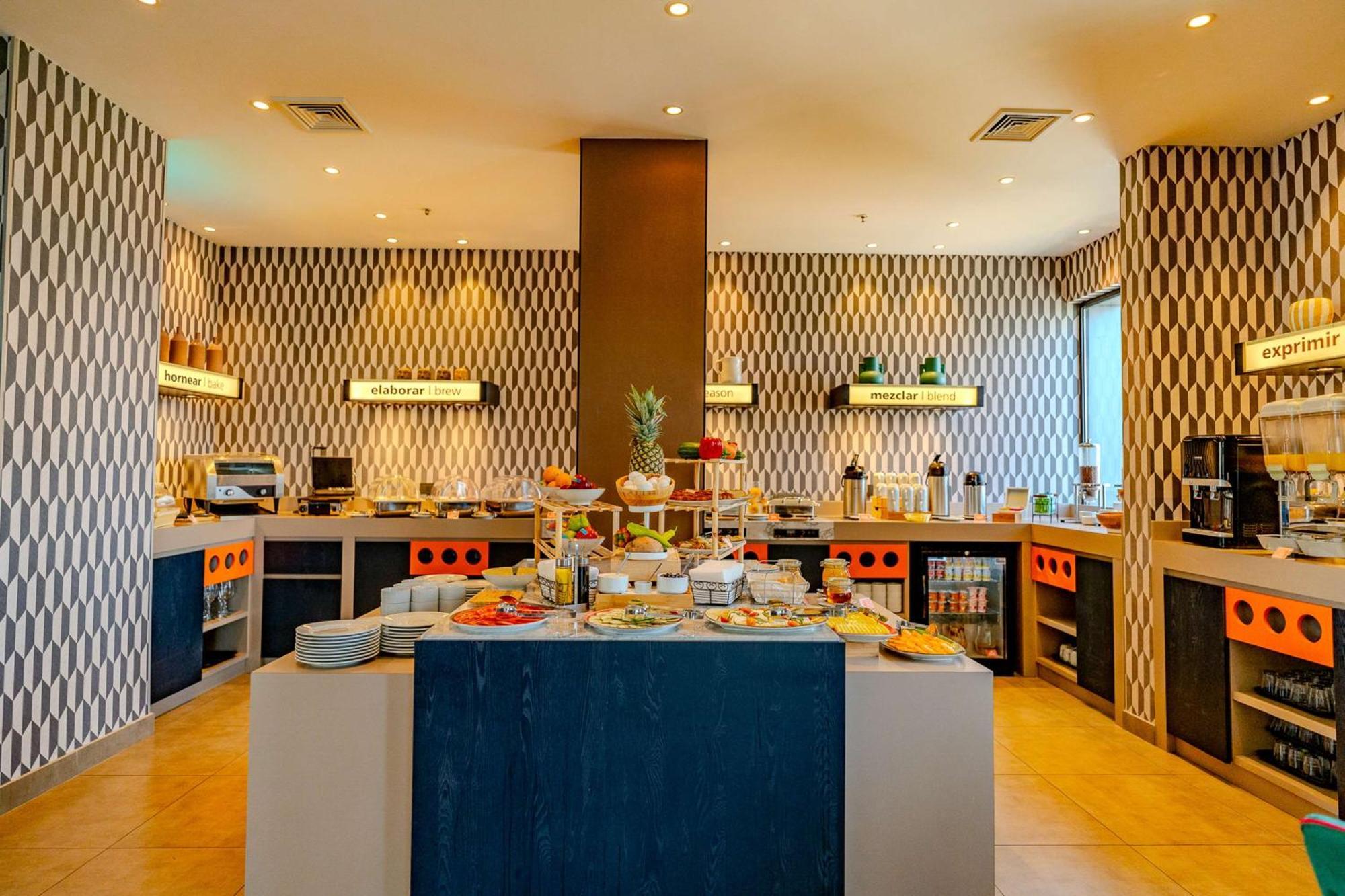 Hampton By Hilton Santiago Las Condes Exterior photo